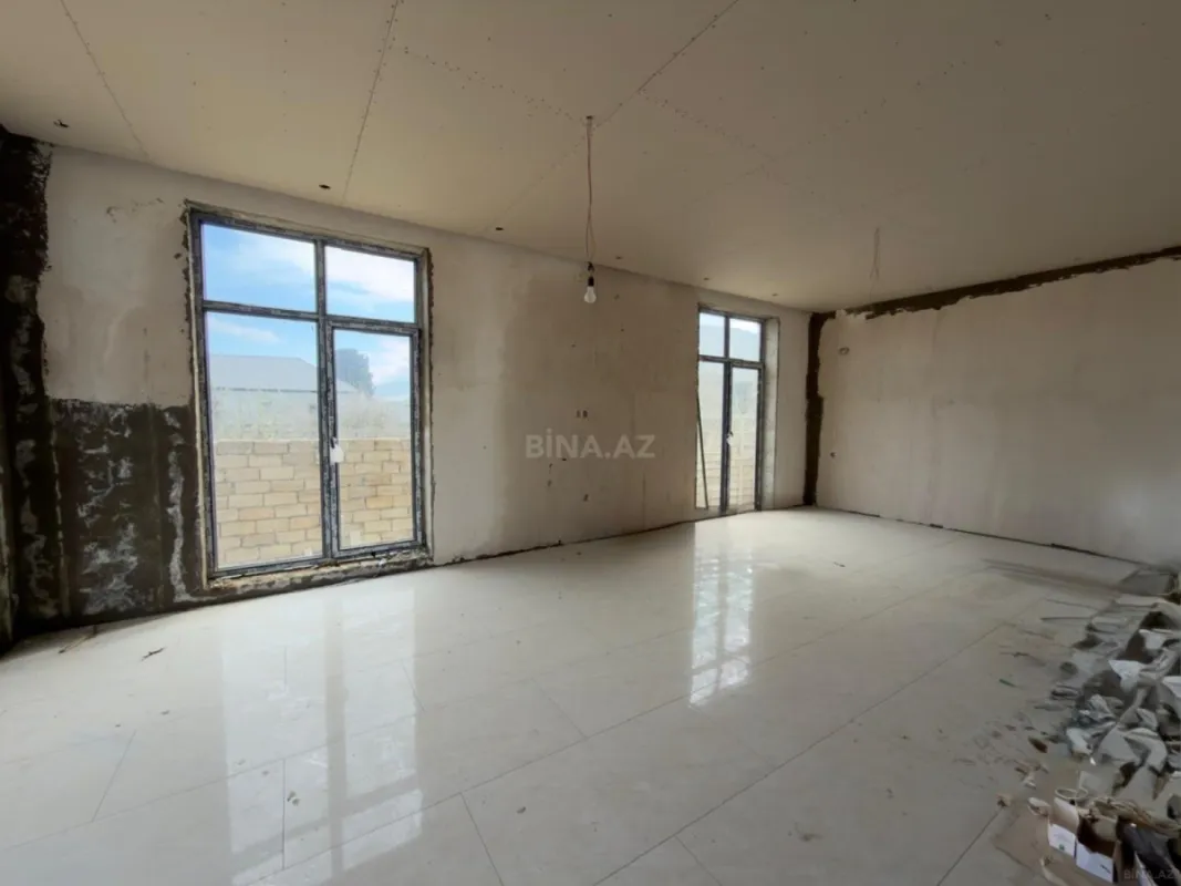 Satılır 5 otaqlı həyət evi 240 m²