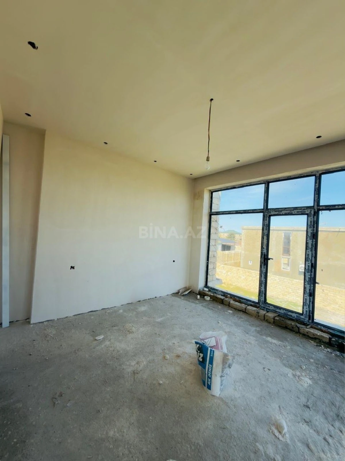 Satılır 5 otaqlı həyət evi 240 m²