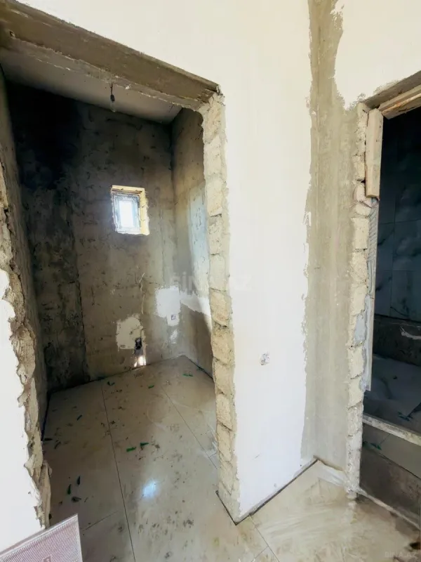 Satılır 5 otaqlı həyət evi 240 m²