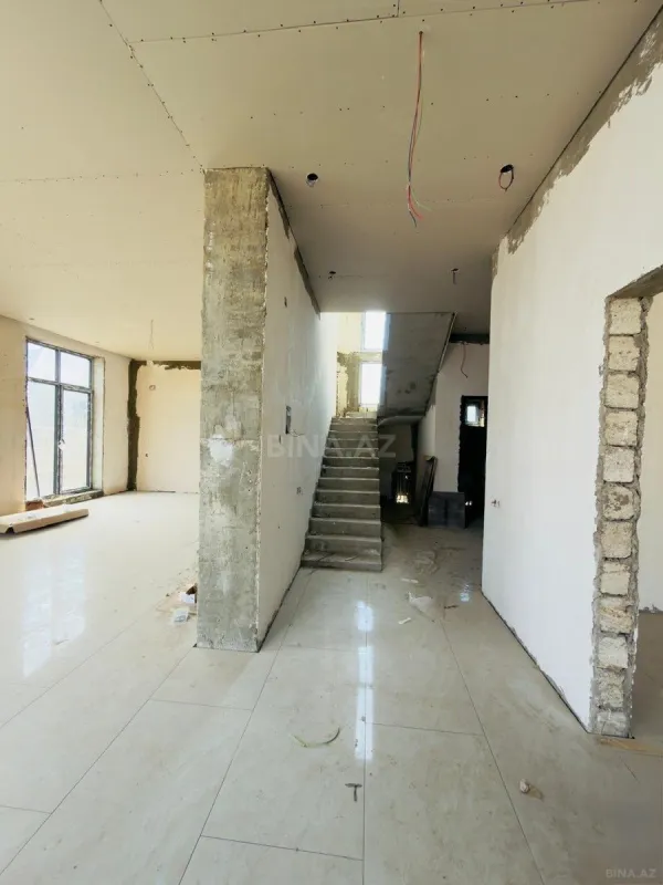 Satılır 5 otaqlı həyət evi 240 m²