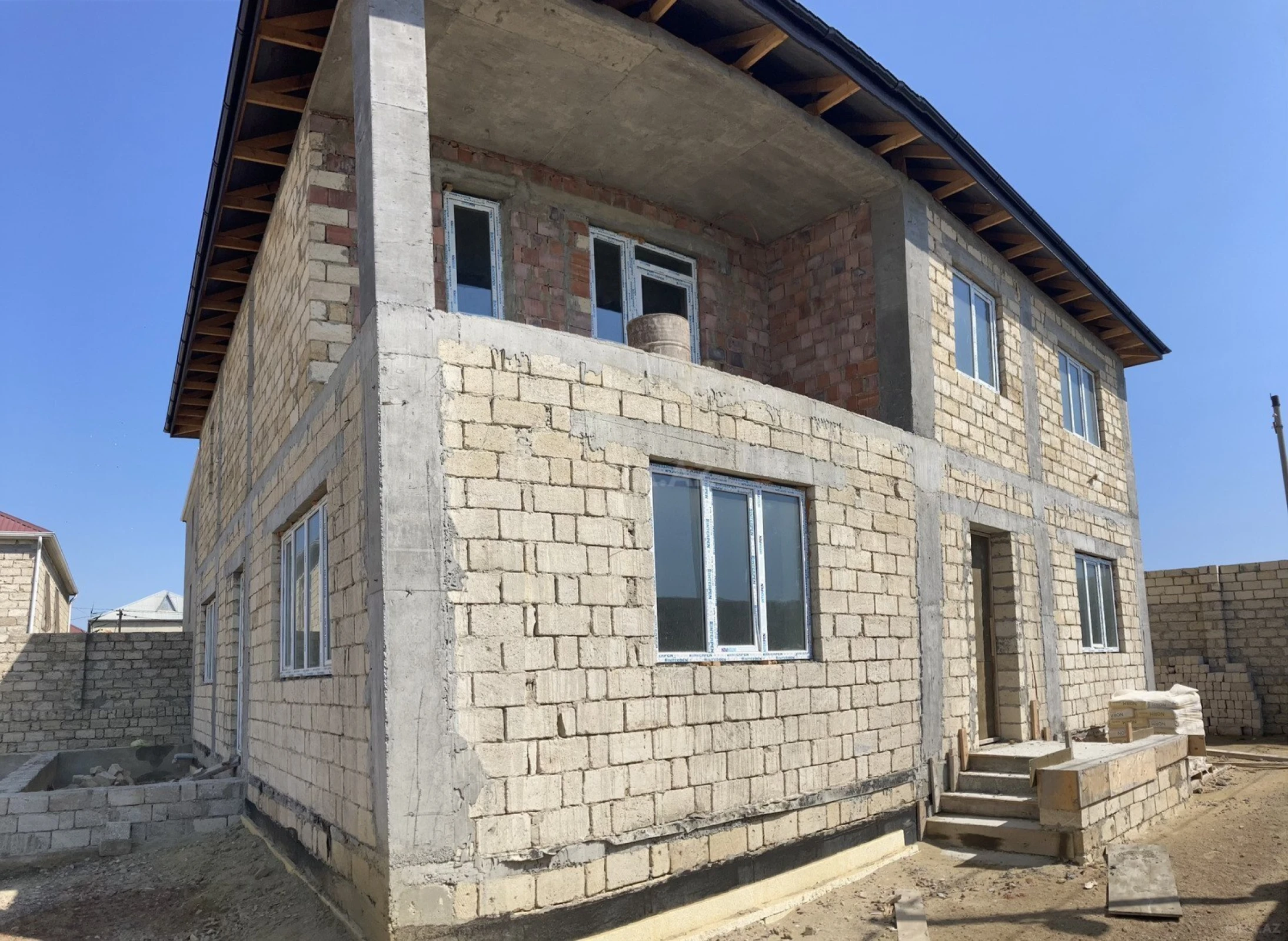 Satılır 7 otaqlı həyət evi 280 m²