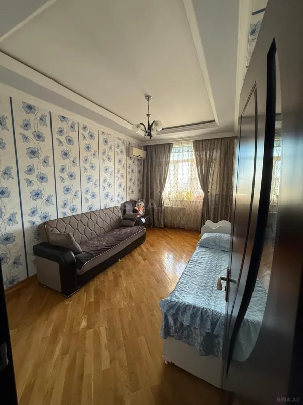 Satılır 4 otaqlı mənzil 300 m²