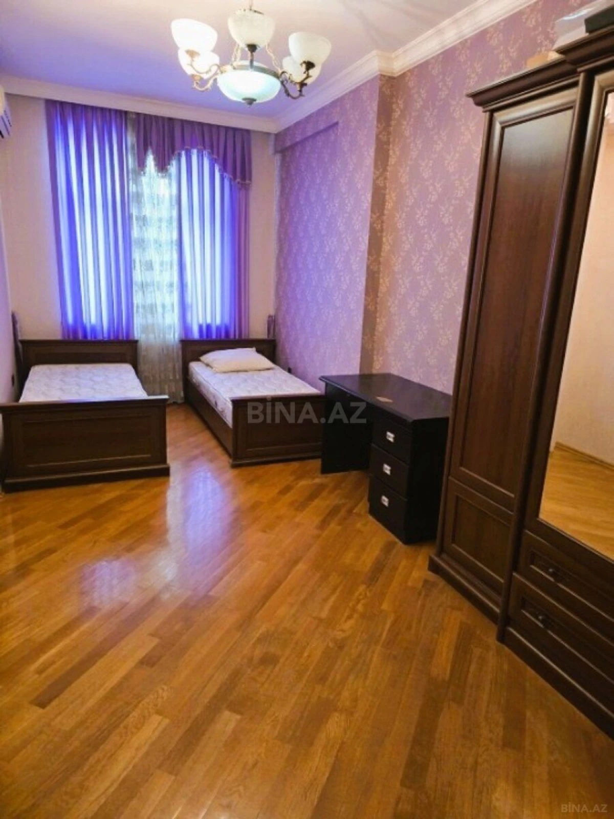 Satılır 3 otaqlı mənzil 135 m²