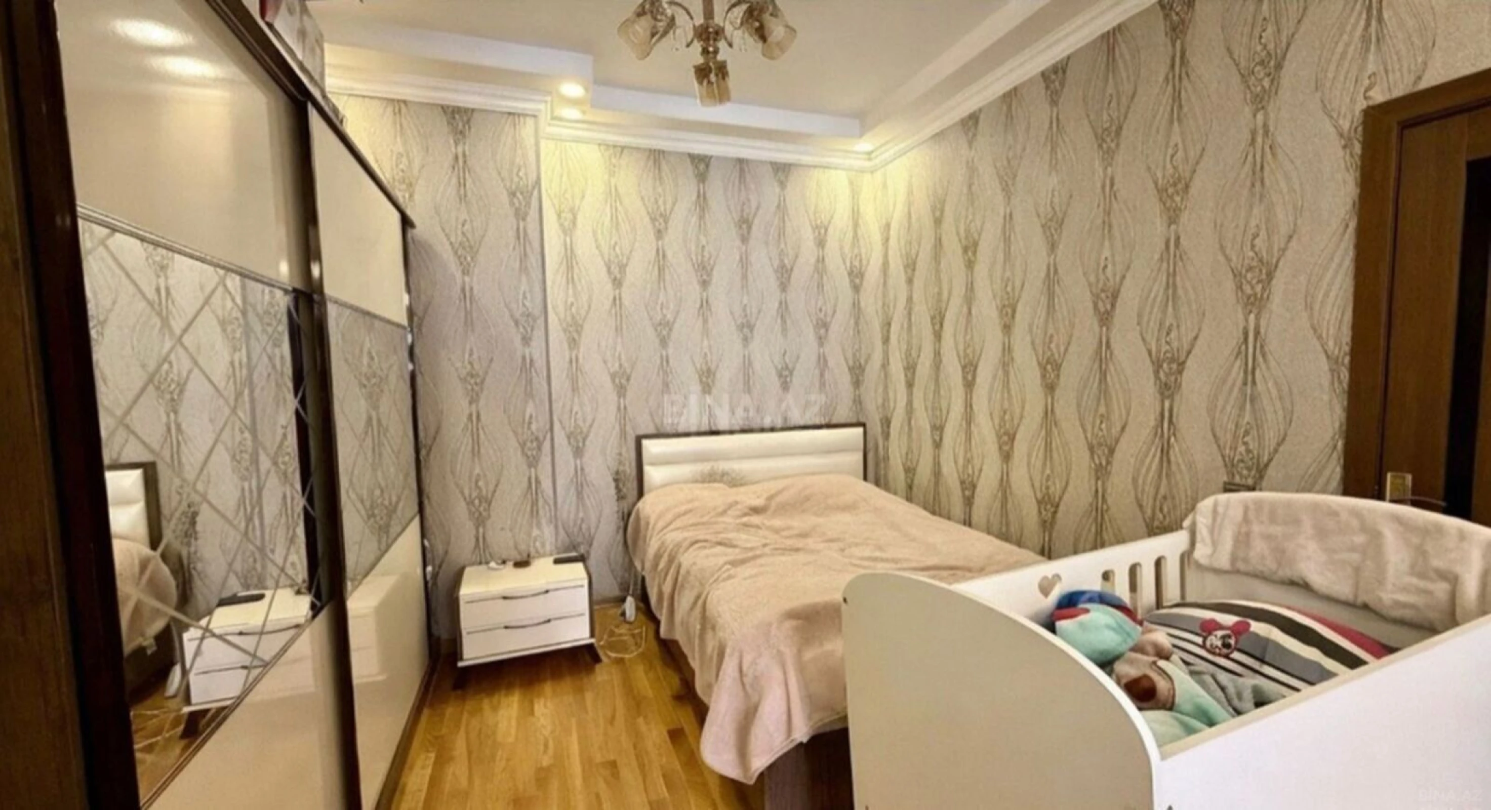 Satılır 3 otaqlı mənzil 98 m²