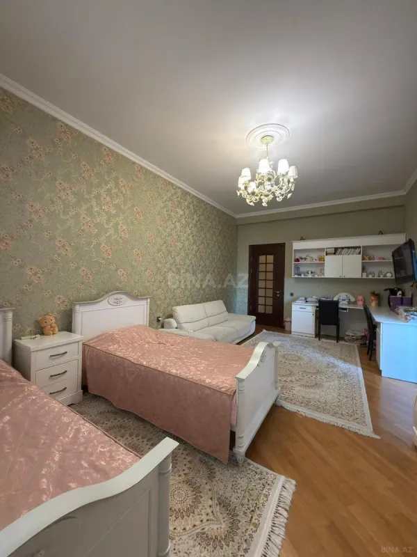 Satılır 4 otaqlı mənzil 220 m²