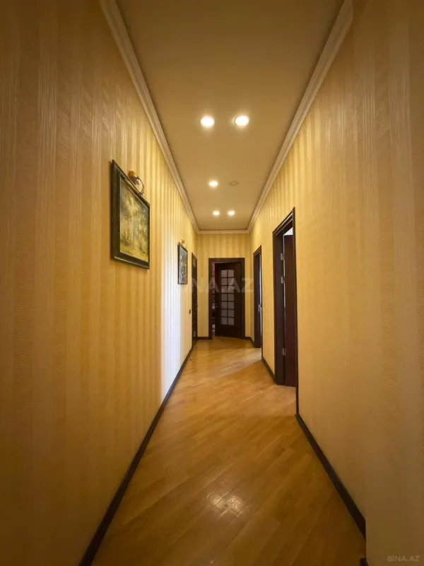 Satılır 4 otaqlı mənzil 220 m²