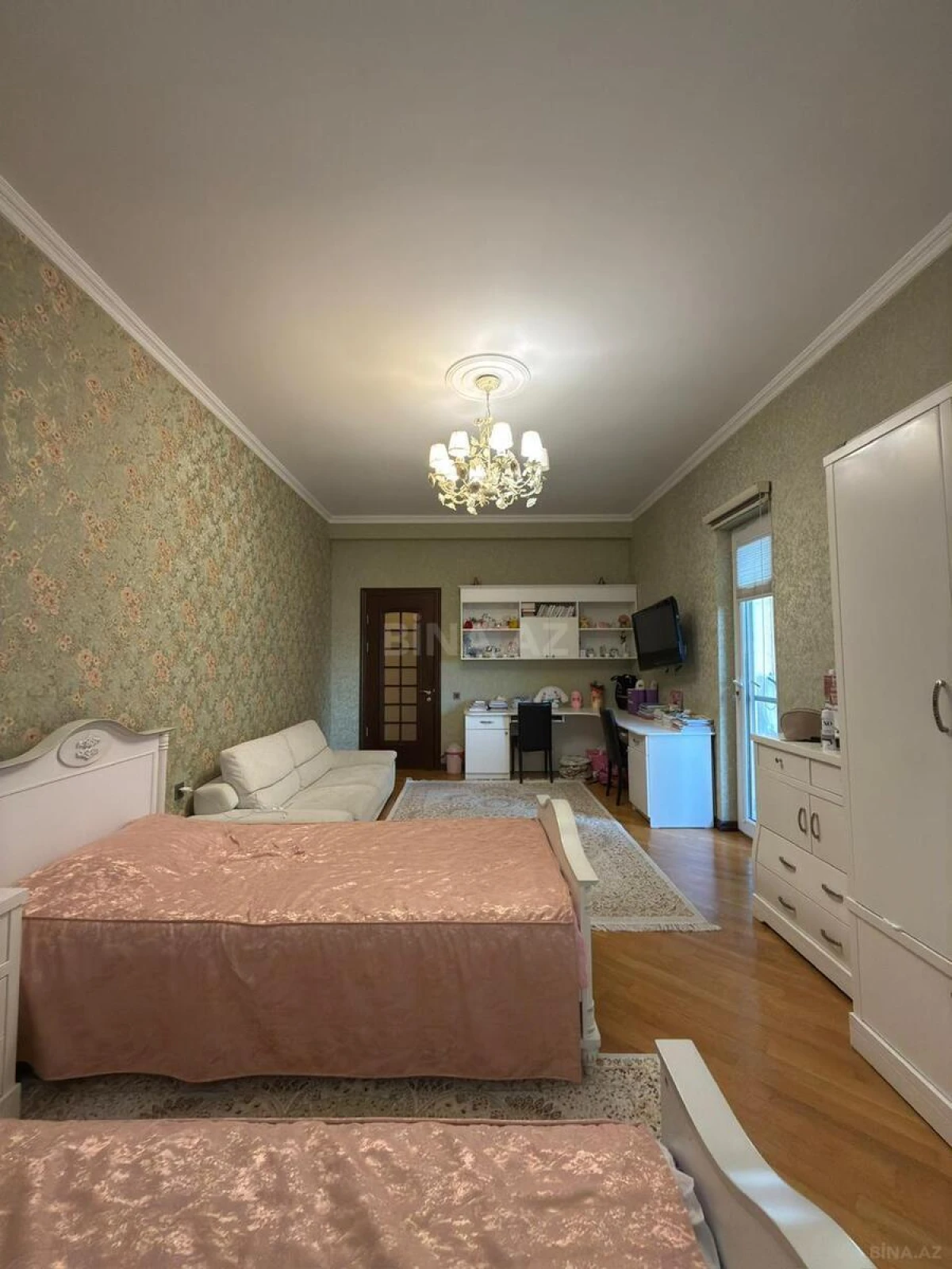 Satılır 4 otaqlı mənzil 220 m²