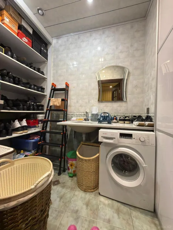 Satılır 4 otaqlı mənzil 220 m²