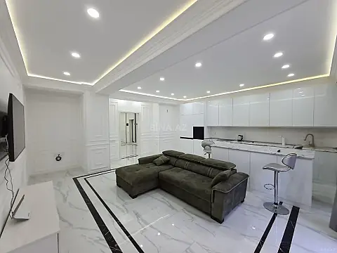 Kirayə verilir 3 otaqlı mənzil 120 m²
