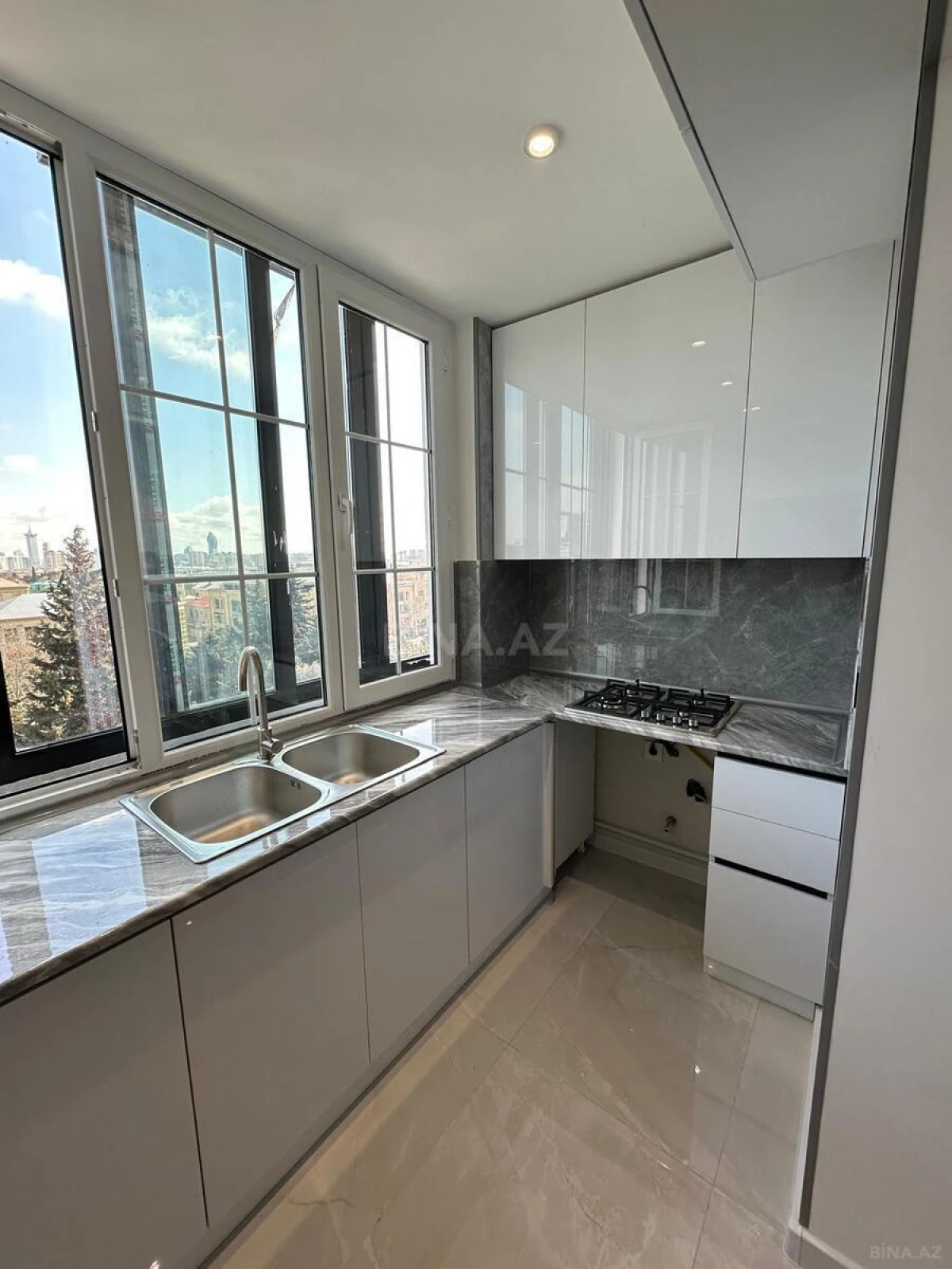 Satılır 3 otaqlı mənzil 75 m²