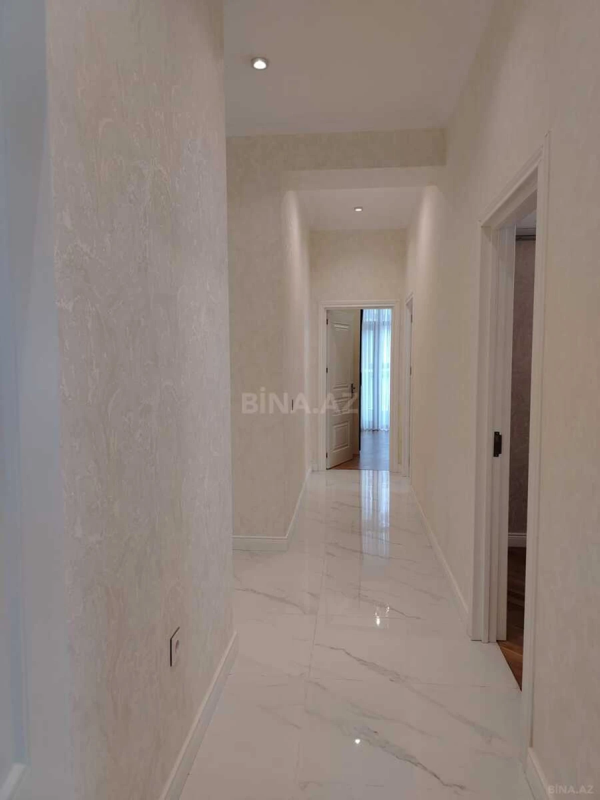 Satılır 3 otaqlı mənzil 102 m²