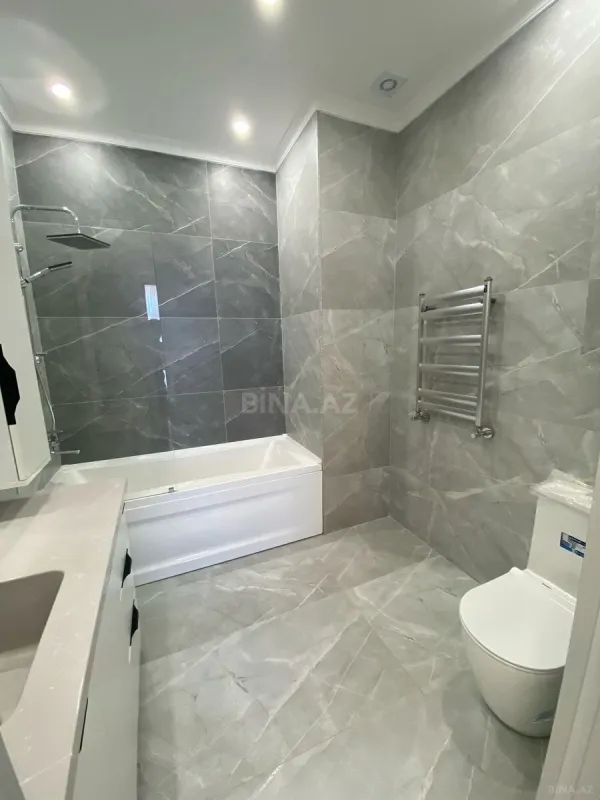 Satılır 4 otaqlı mənzil 121 m²