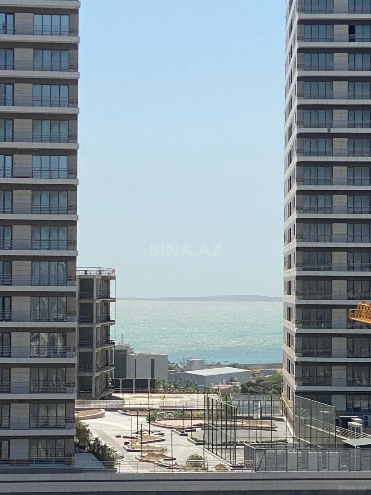 Satılır 4 otaqlı mənzil 121 m²