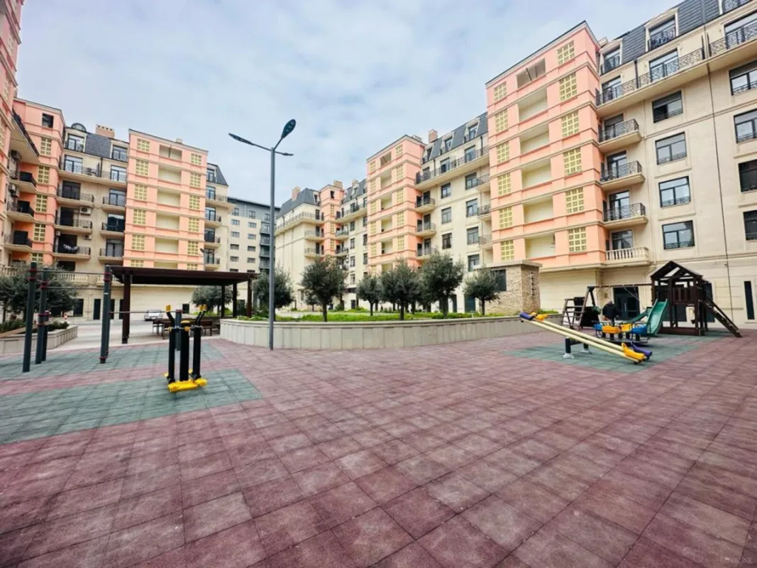 Satılır 4 otaqlı mənzil 121 m²