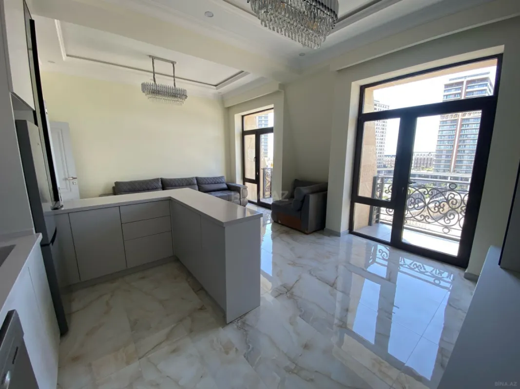 Satılır 4 otaqlı mənzil 121 m²