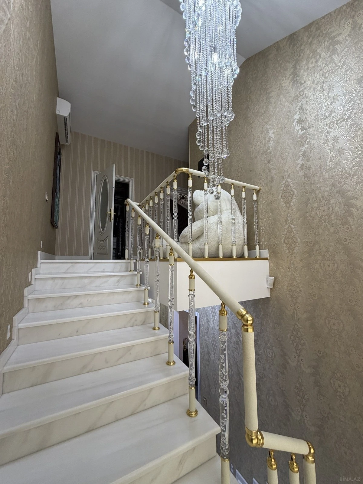 Satılır 5 otaqlı həyət evi 250 m²