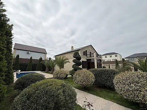 Satılır 5 otaqlı həyət evi 250 m²