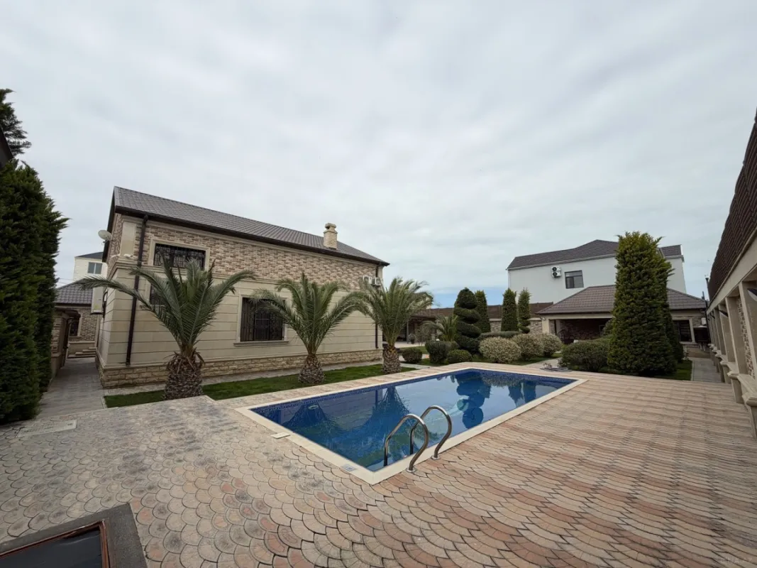 Satılır 5 otaqlı həyət evi 250 m²