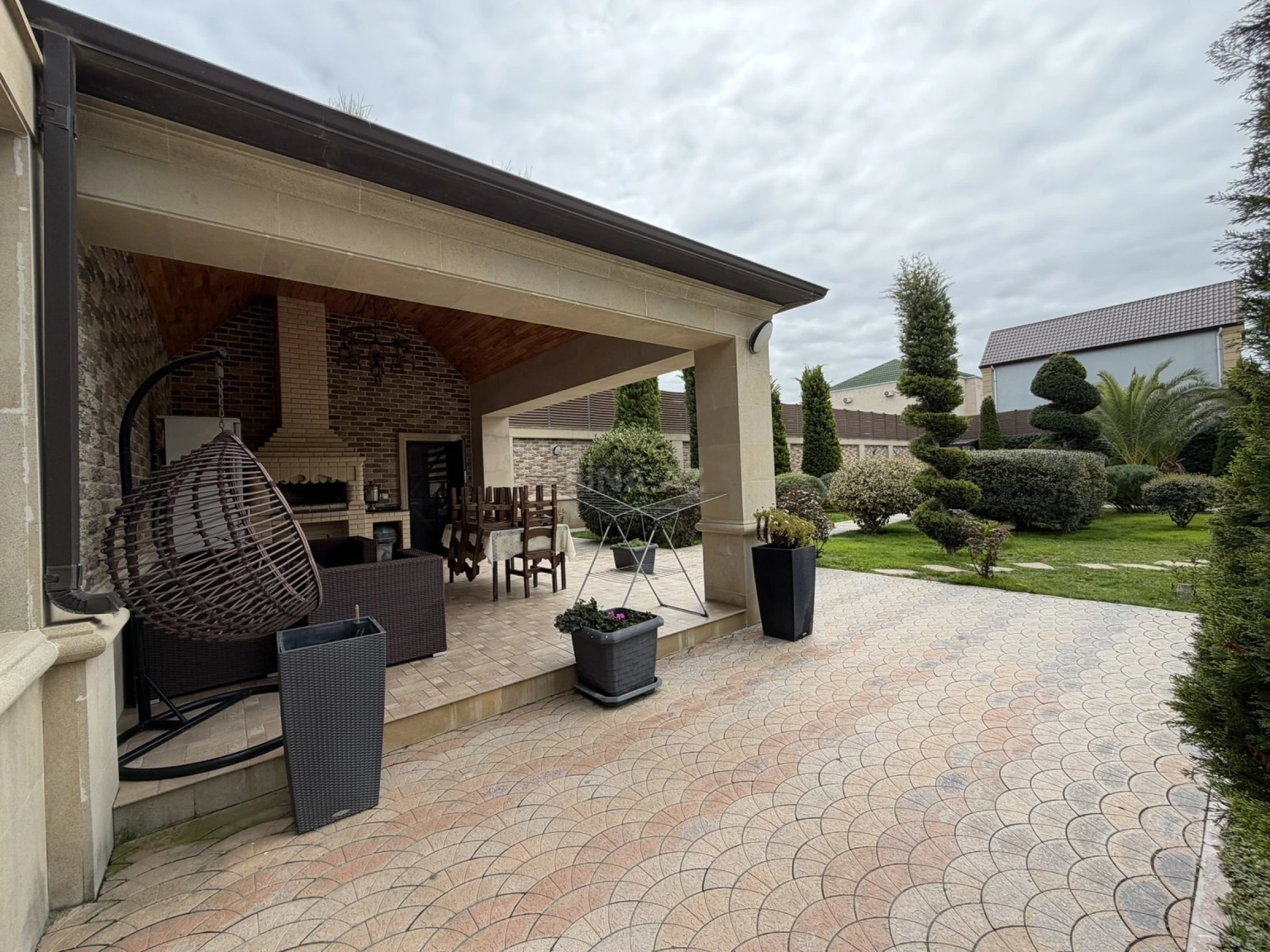 Satılır 5 otaqlı həyət evi 250 m²