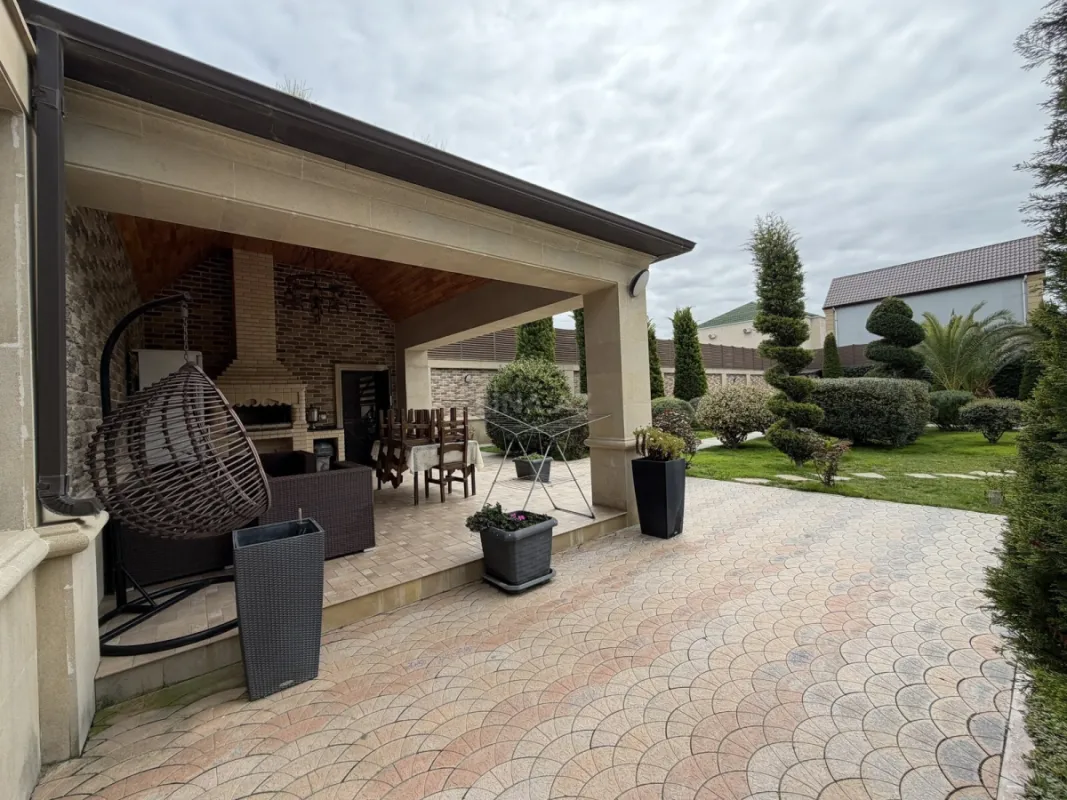 Satılır 5 otaqlı həyət evi 250 m²