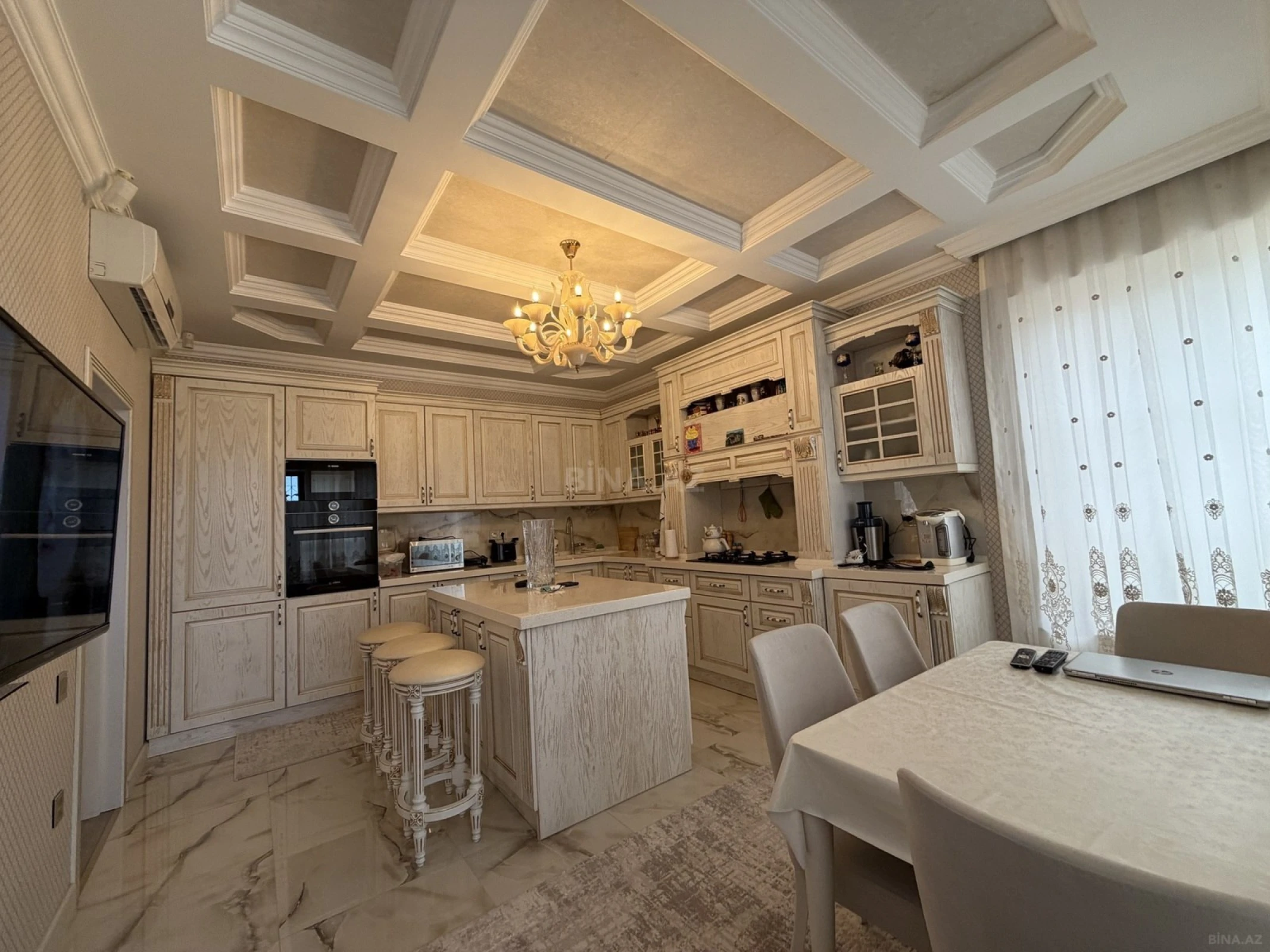 Satılır 5 otaqlı həyət evi 250 m²