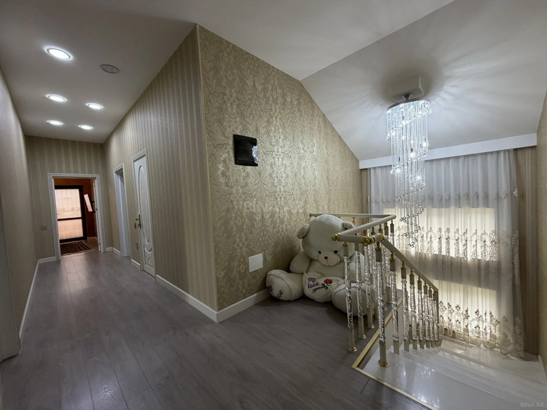 Satılır 5 otaqlı həyət evi 250 m²