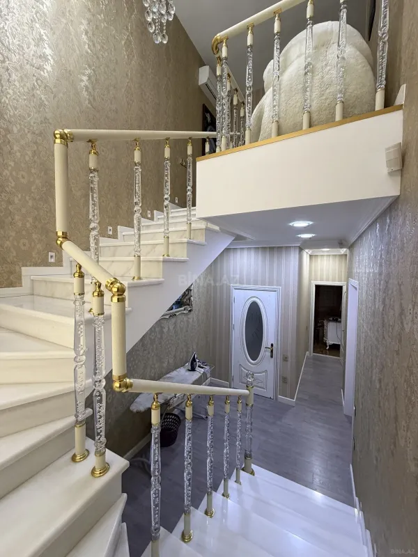 Satılır 5 otaqlı həyət evi 250 m²