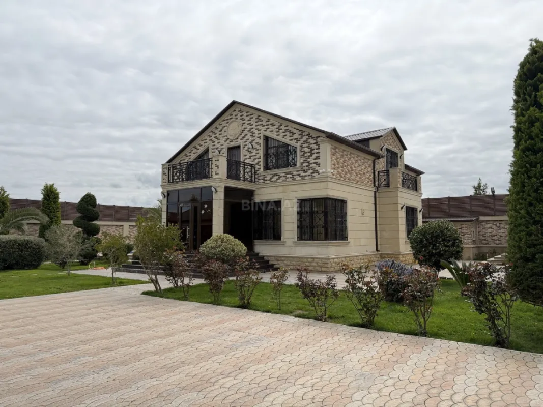 Satılır 5 otaqlı həyət evi 250 m²