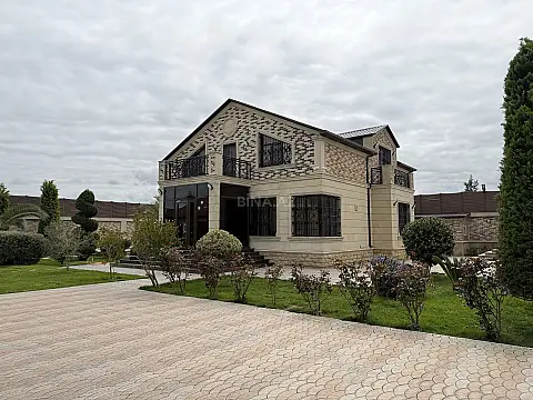 Satılır 5 otaqlı həyət evi 250 m²