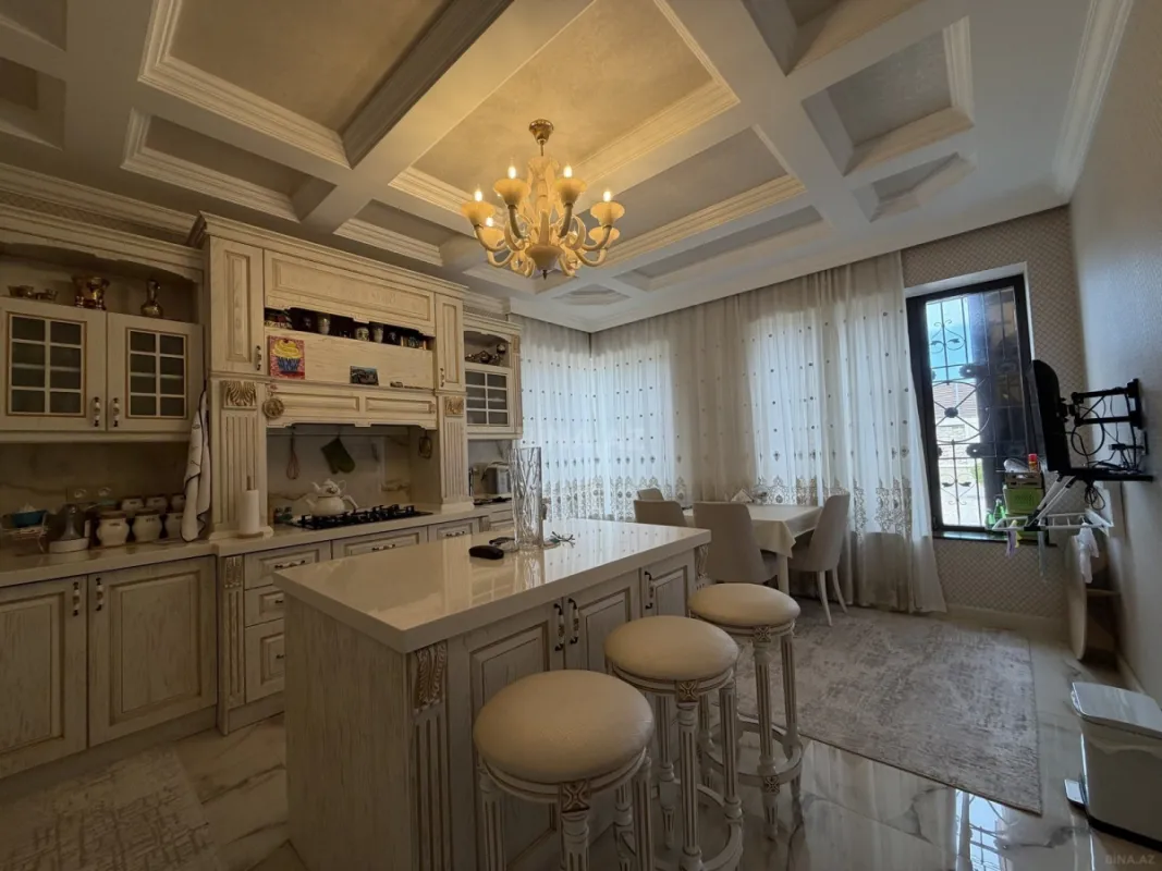 Satılır 5 otaqlı həyət evi 250 m²