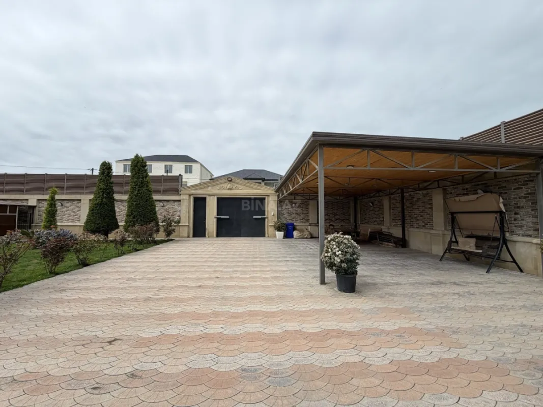 Satılır 5 otaqlı həyət evi 250 m²