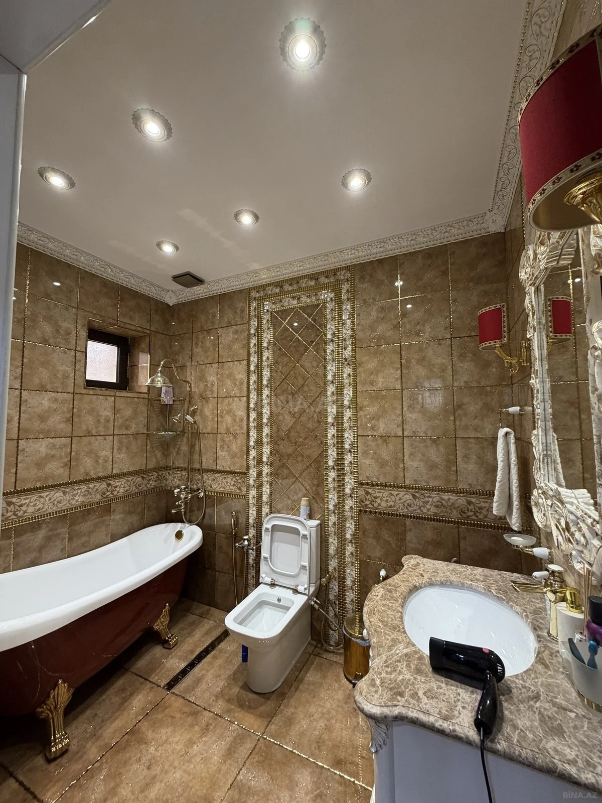 Satılır 5 otaqlı həyət evi 250 m²