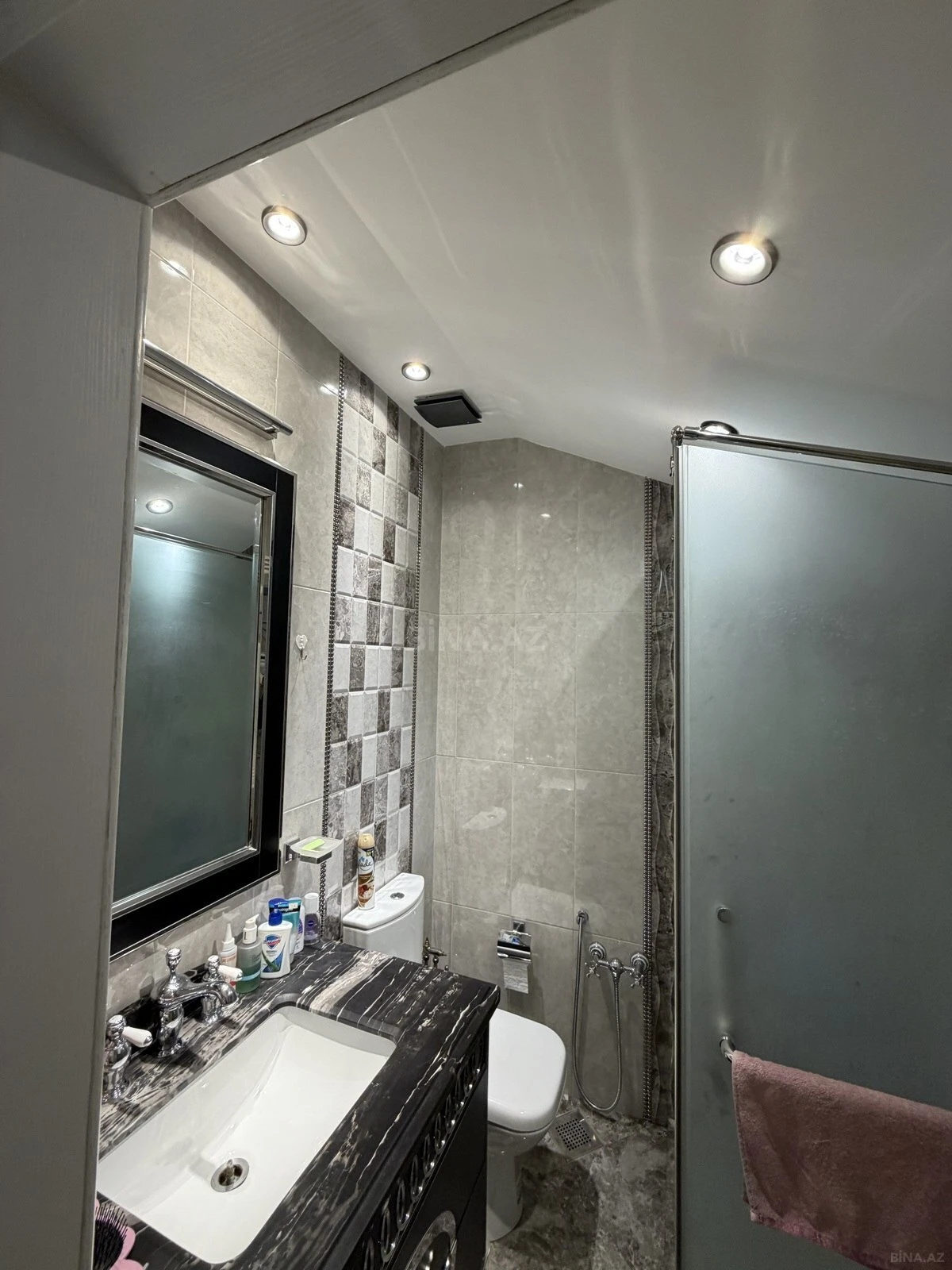 Satılır 5 otaqlı həyət evi 250 m²