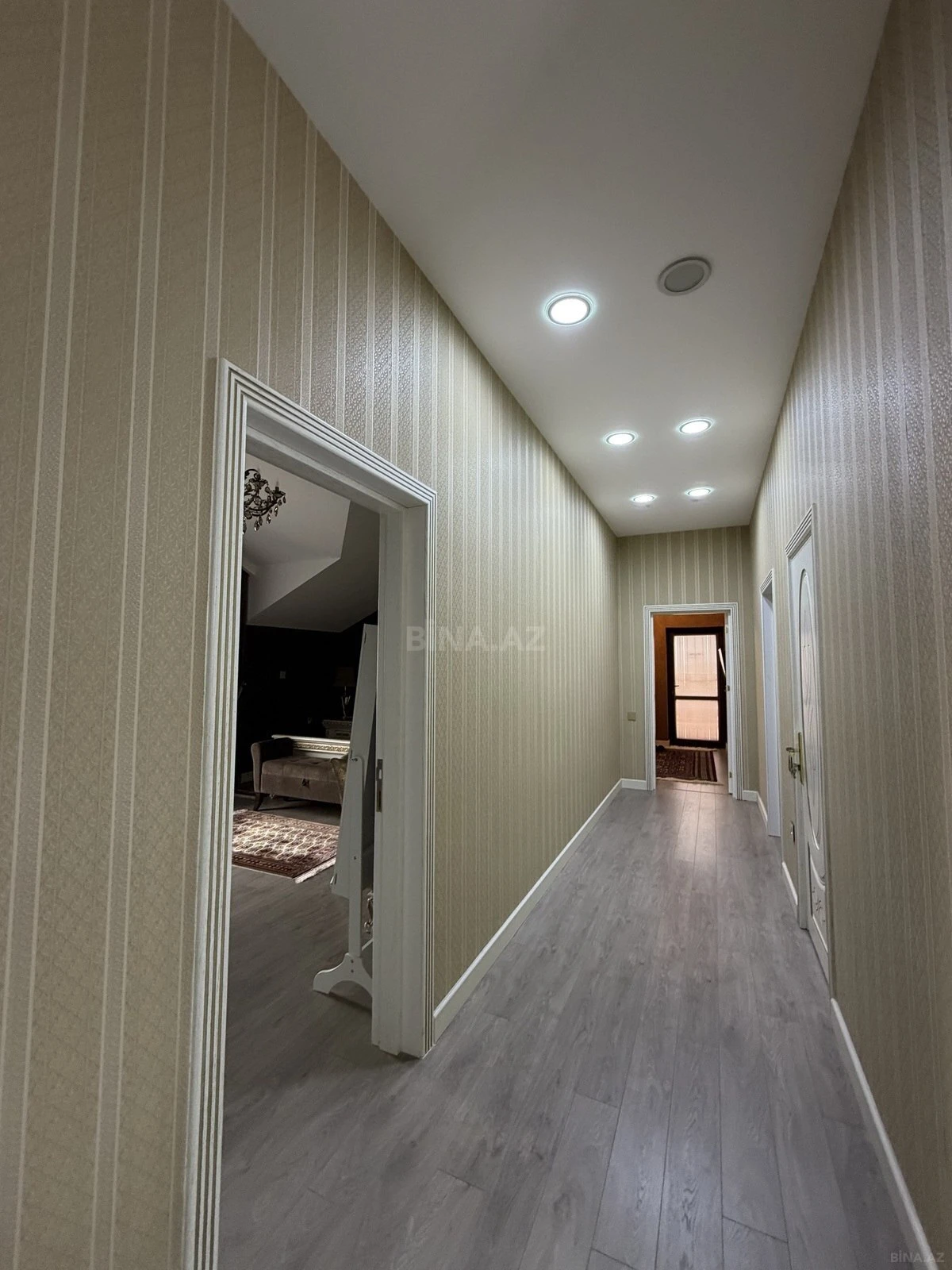 Satılır 5 otaqlı həyət evi 250 m²