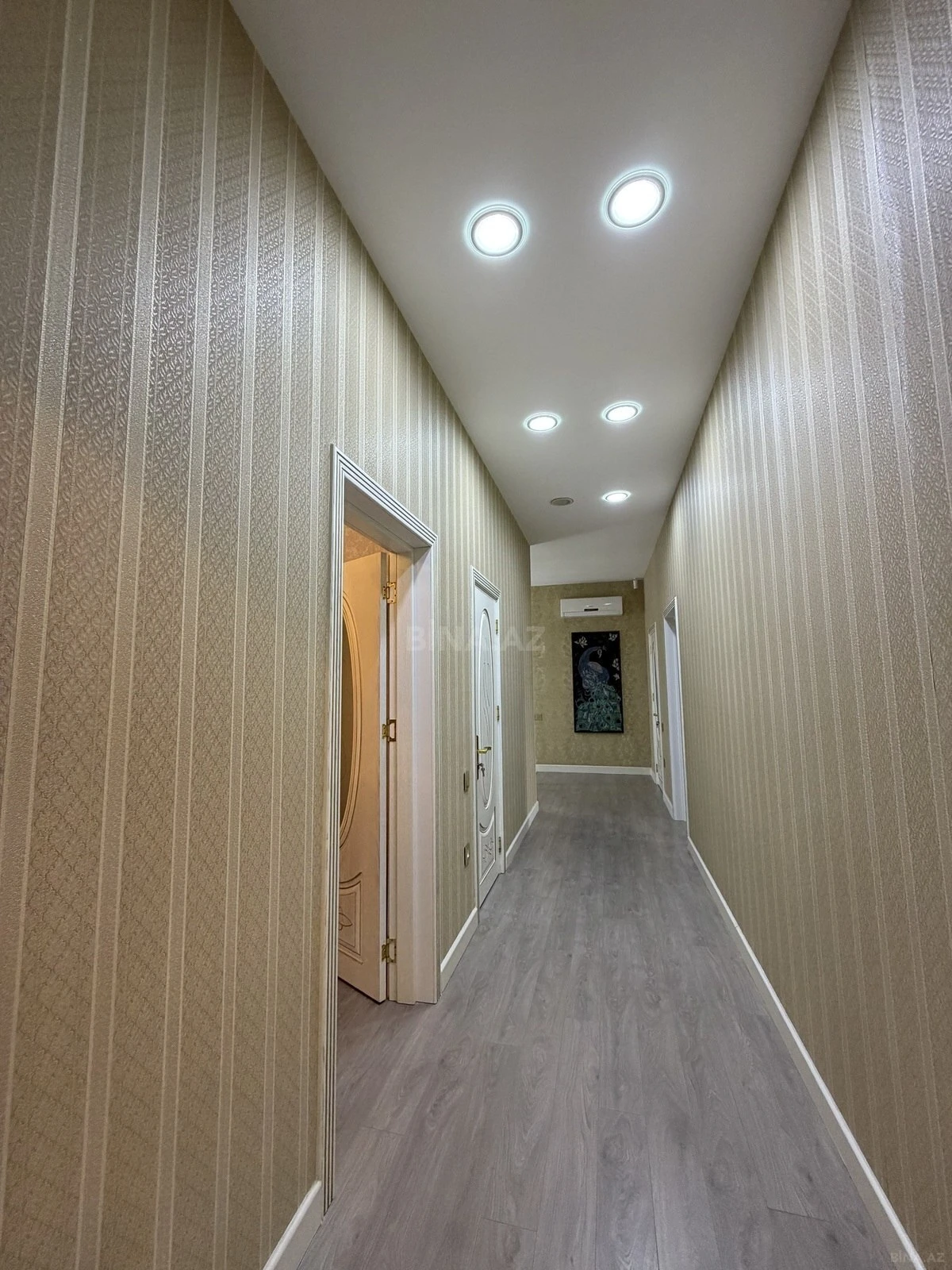 Satılır 5 otaqlı həyət evi 250 m²