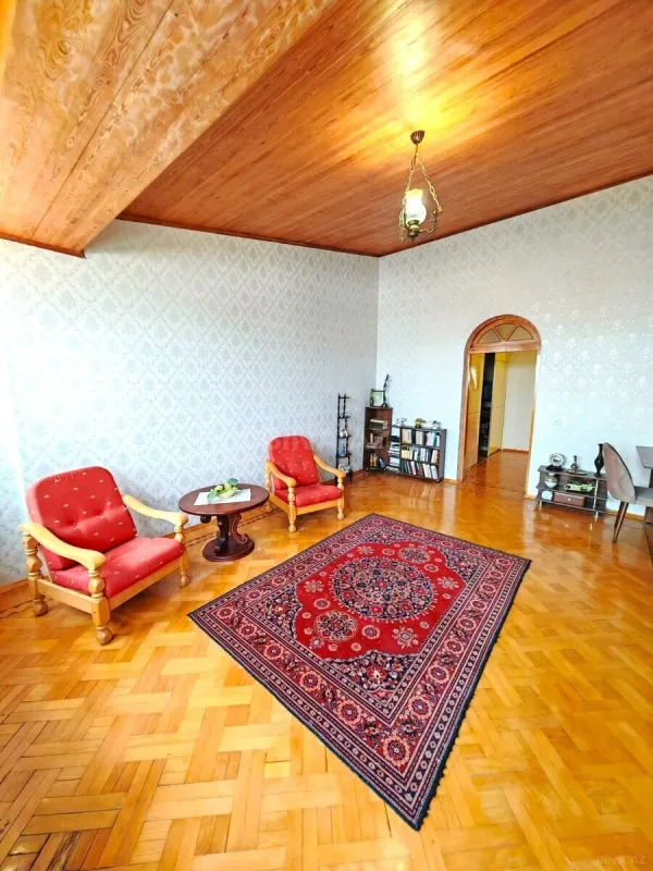Satılır 4 otaqlı mənzil 150 m²
