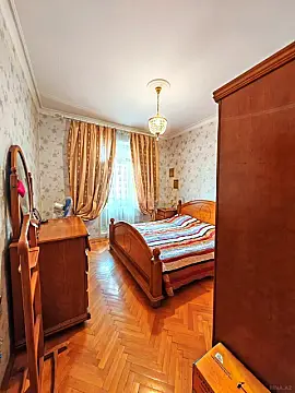 Satılır 4 otaqlı mənzil 150 m²