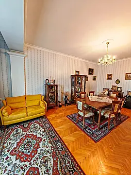 Satılır 4 otaqlı mənzil 150 m²