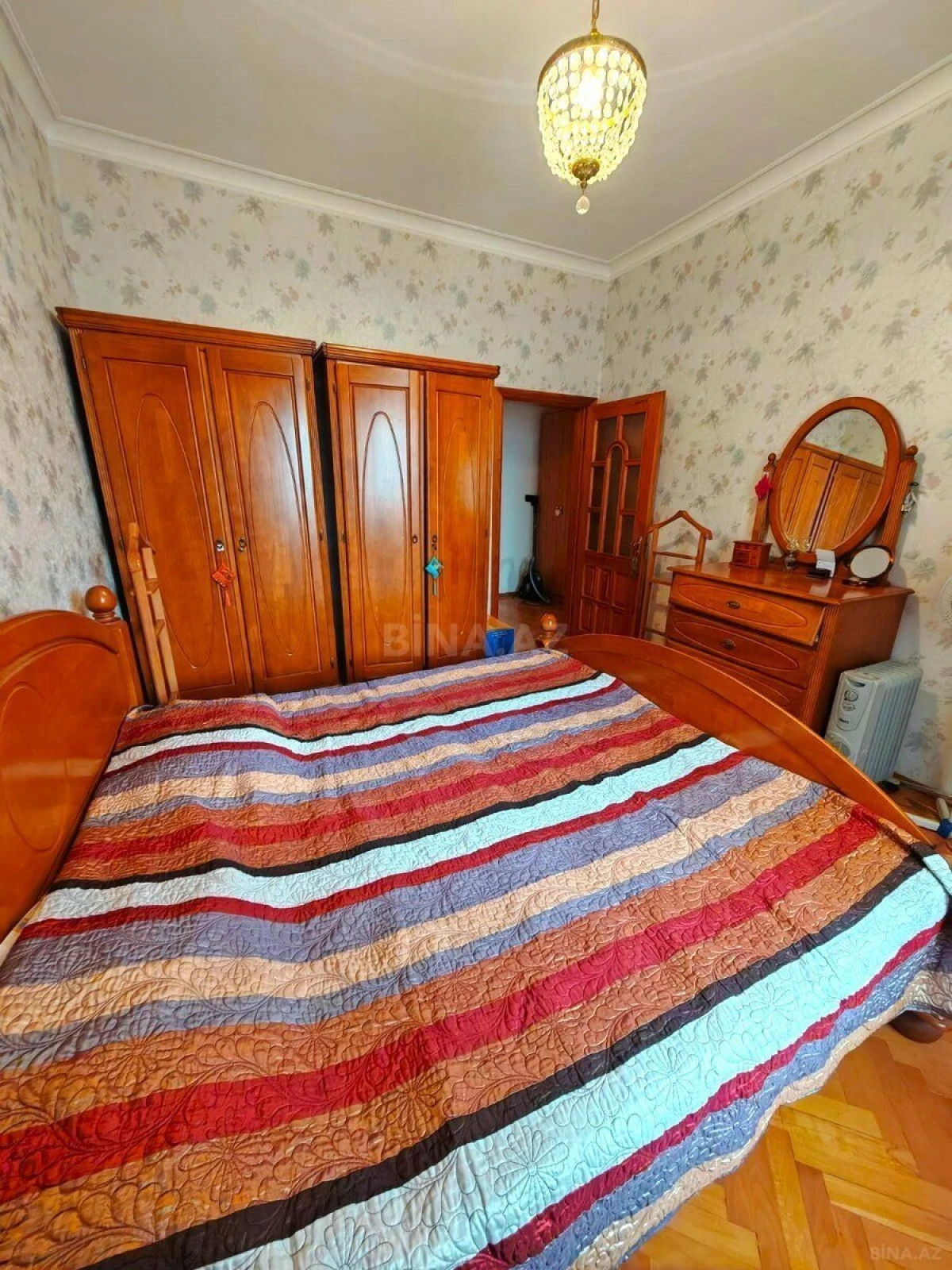 Satılır 4 otaqlı mənzil 150 m²