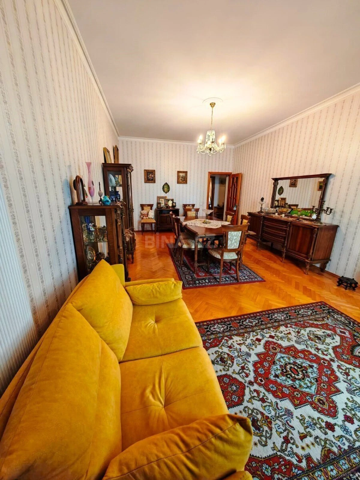 Satılır 4 otaqlı mənzil 150 m²