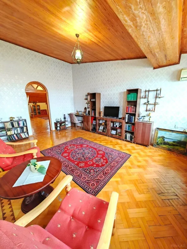 Satılır 4 otaqlı mənzil 150 m²