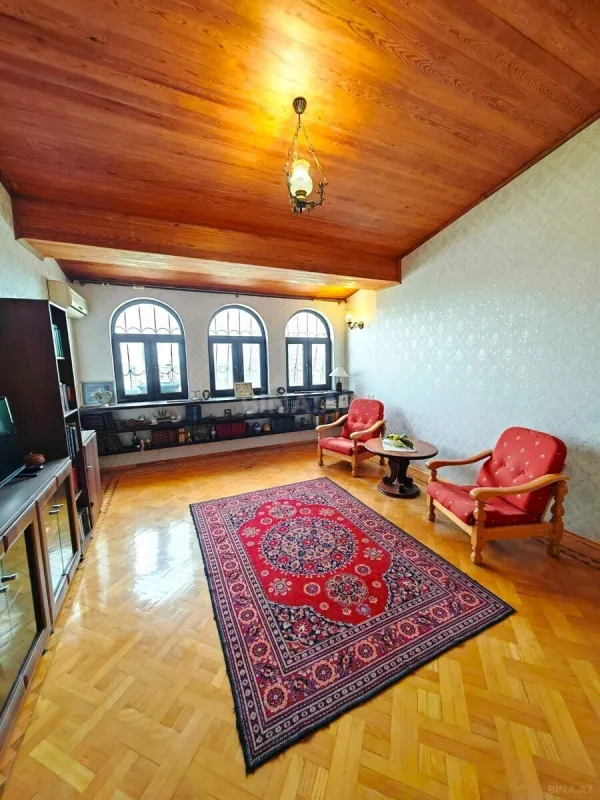 Satılır 4 otaqlı mənzil 150 m²