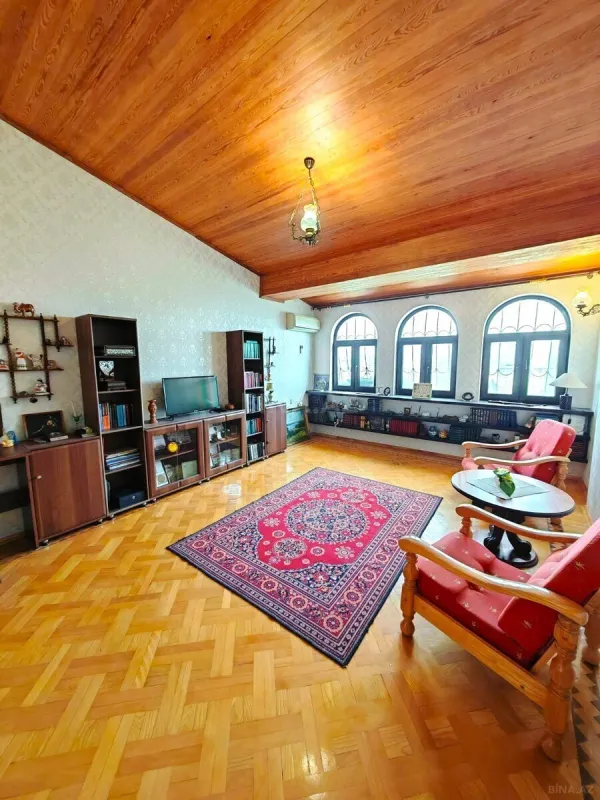Satılır 4 otaqlı mənzil 150 m²