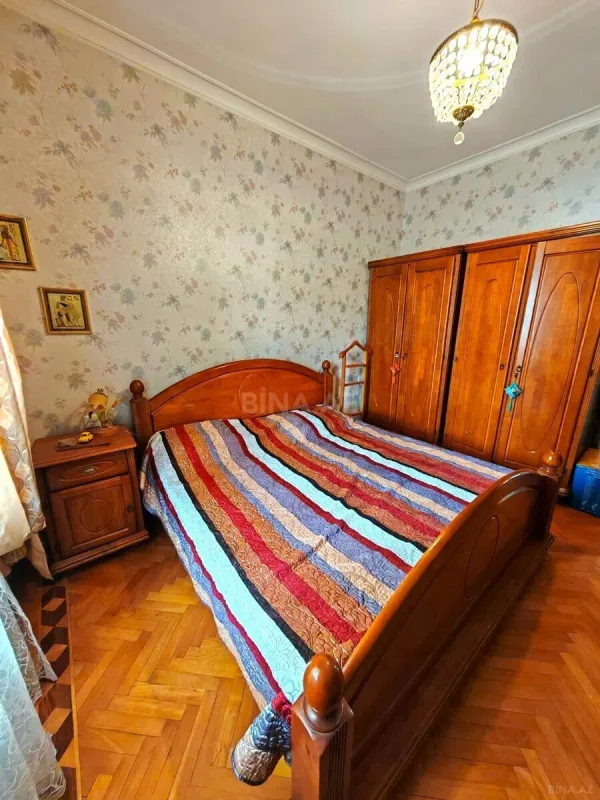 Satılır 4 otaqlı mənzil 150 m²