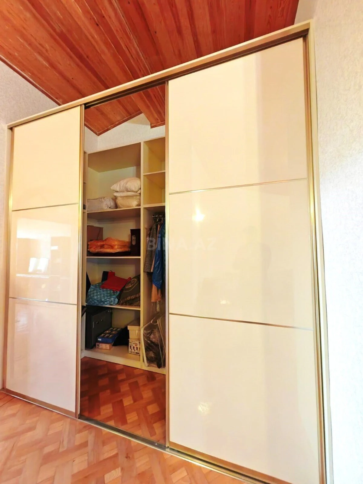Satılır 4 otaqlı mənzil 150 m²