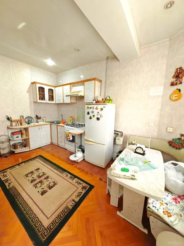 Satılır 4 otaqlı mənzil 150 m²