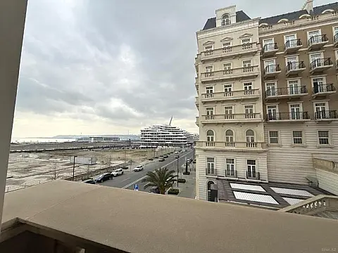 Satılır 3 otaqlı mənzil 112.4 m²