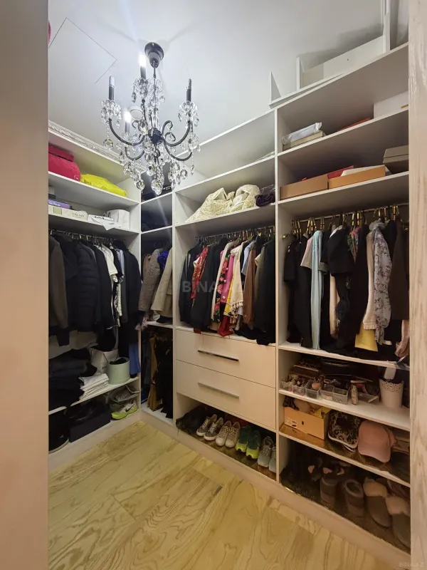 Satılır 3 otaqlı mənzil 185 m²