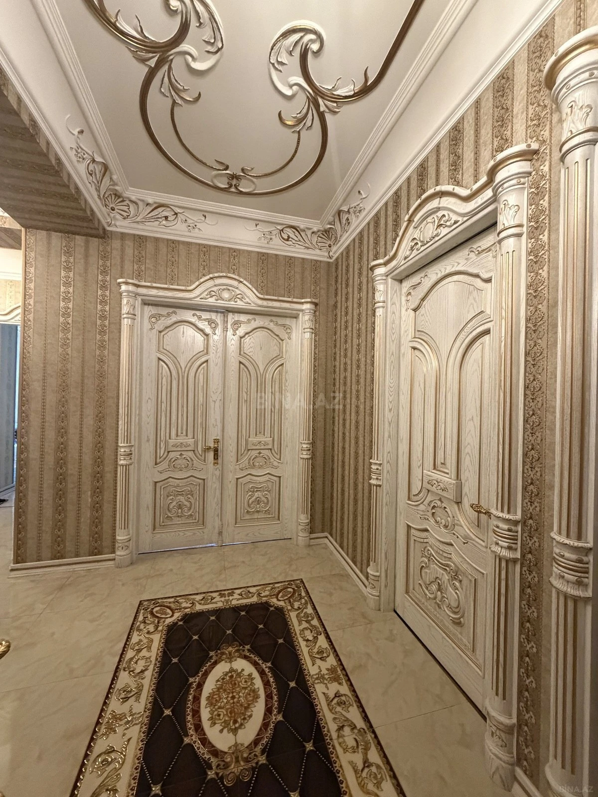 Satılır 3 otaqlı mənzil 185 m²