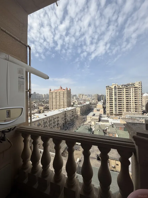 Satılır 3 otaqlı mənzil 185 m²